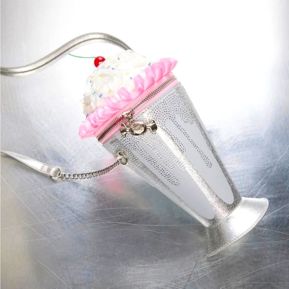 🍨 🍒 NWT Betsey Johnson Kitsch Shake It Up Silver Purse (in original plastic)